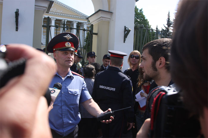 Петербургский суд не усмотрел нацистской символики в эмблеме "лимоновцев"
