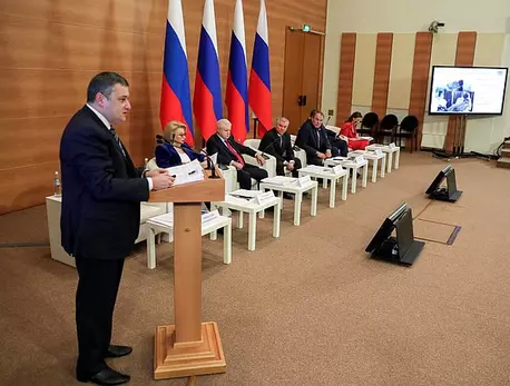 "Грех не является частным делом человека": Думские слушания о запрете "ЛГБТ-пропаганды" : ЗакС.Ру : Статьи