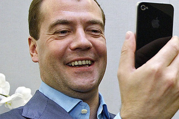 Медведев больше не подписан на страницу правительства в Instagram фото ЗакС политика Медведев больше не подписан на страницу правительства в Instagram