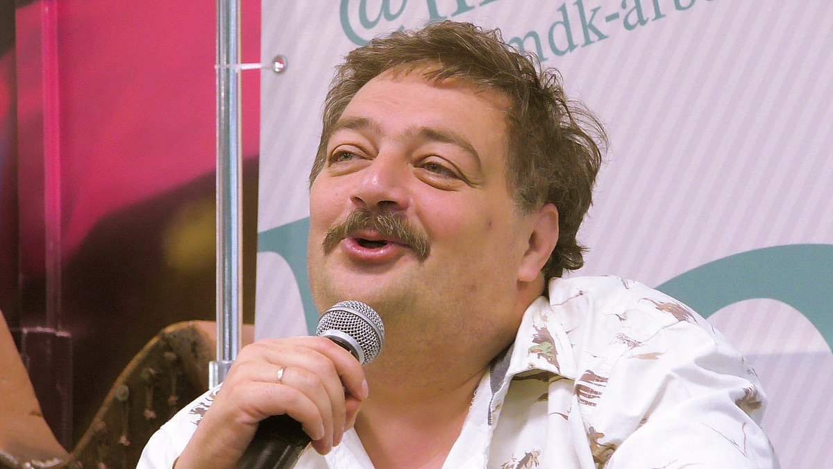 "Он гений, Нобель по нему плачет": Дмитрий Быков восхищен тюремными текстами Навального фото ЗакС политика "Он гений, Нобель по нему плачет": Дмитрий Быков восхищен тюремными текстами Навального