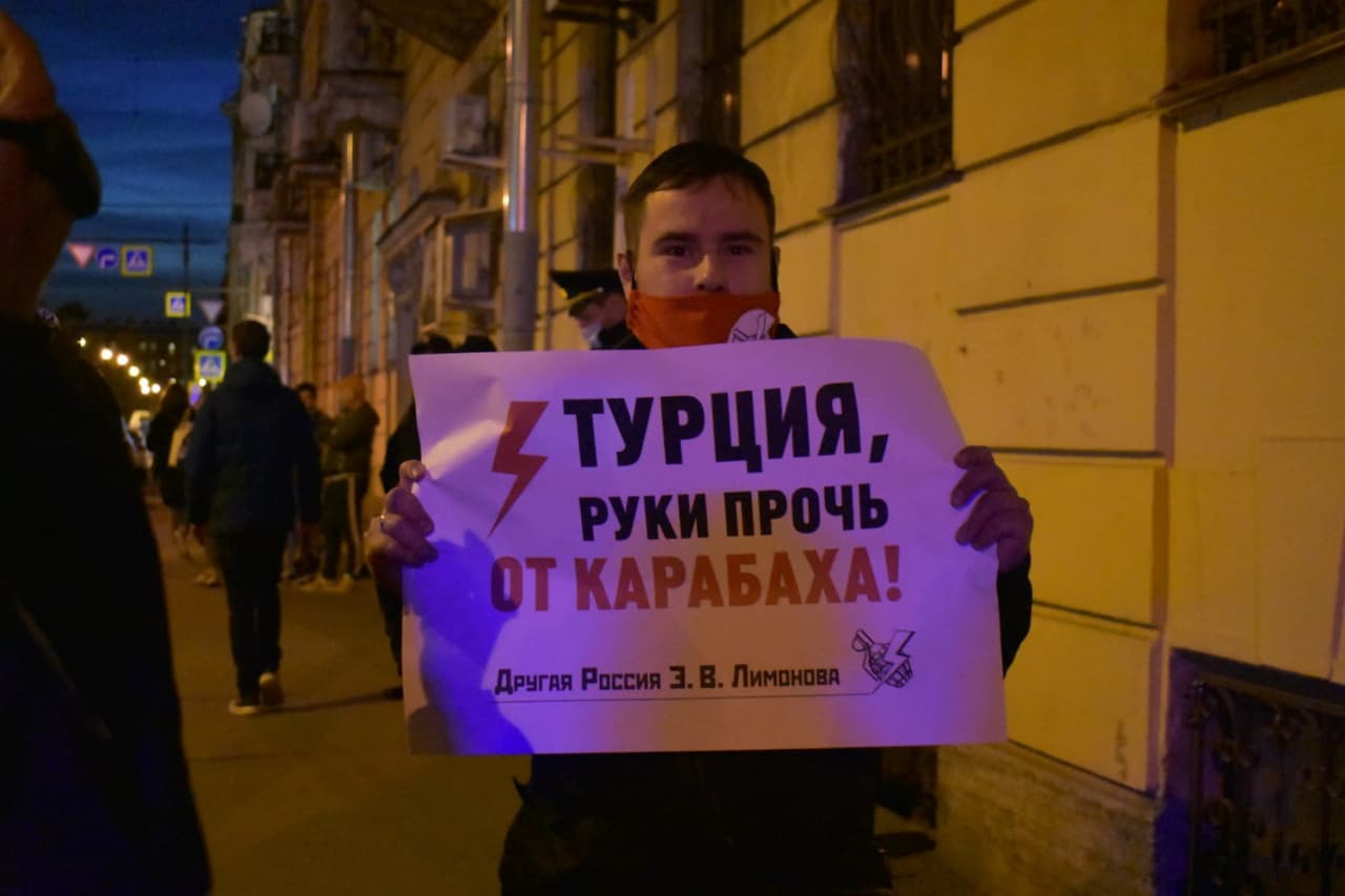 Петербургские другороссы обжаловали в КС запрет на одиночные пикеты фото ЗакС политика Петербургские другороссы обжаловали в КС запрет на одиночные пикеты