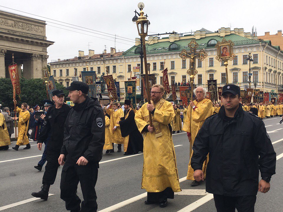 Милонов резко высказался о сексуальном воспитании в школах фото ЗакС политика Милонов резко высказался о сексуальном воспитании в школах