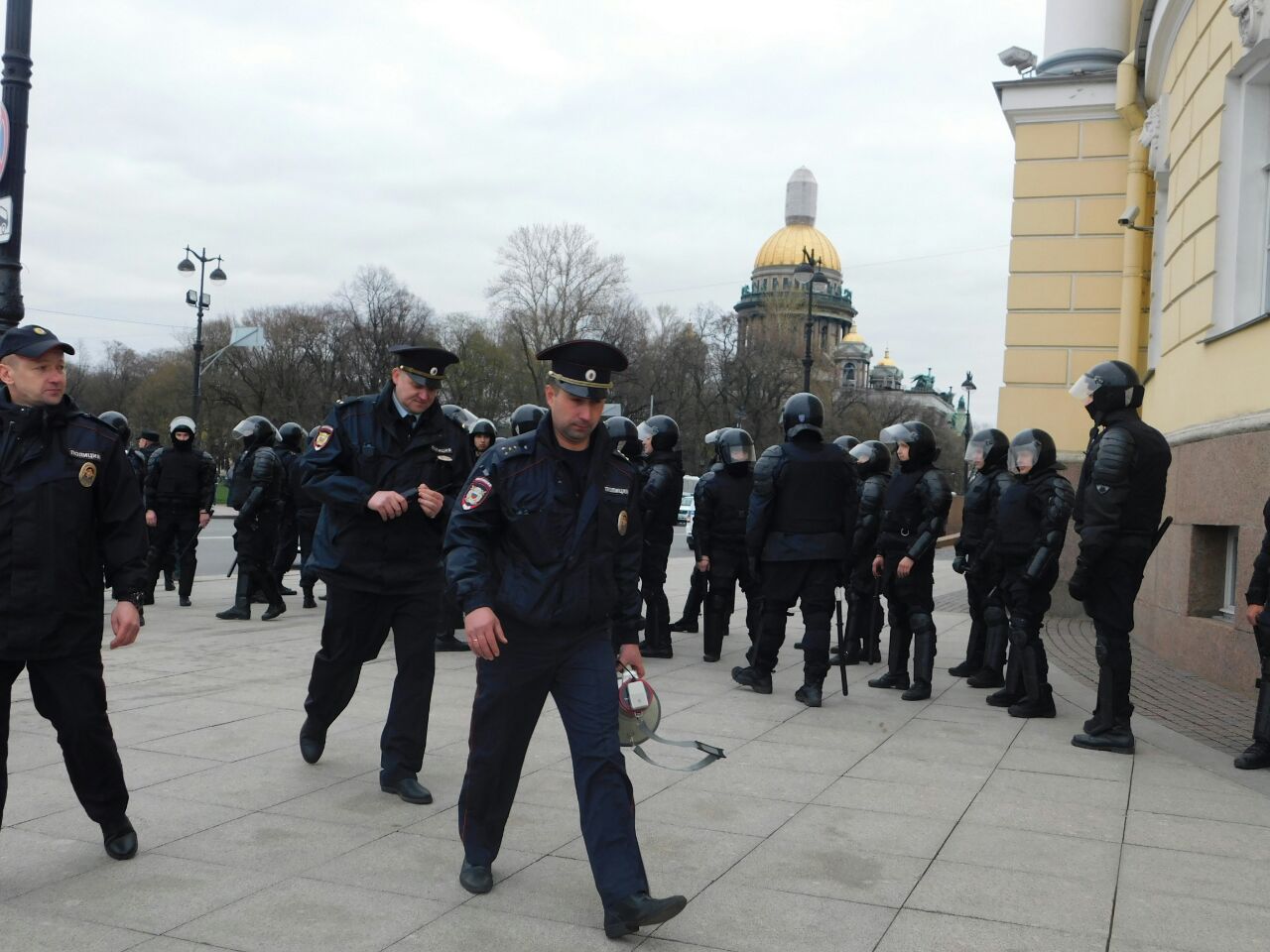 Полиция петербурга. Митинг Петербург полиция. Милиция Санкт Петербург 2013. Митинг 29 отдел полиции СПБ. Задержание журналистов Петербург.
