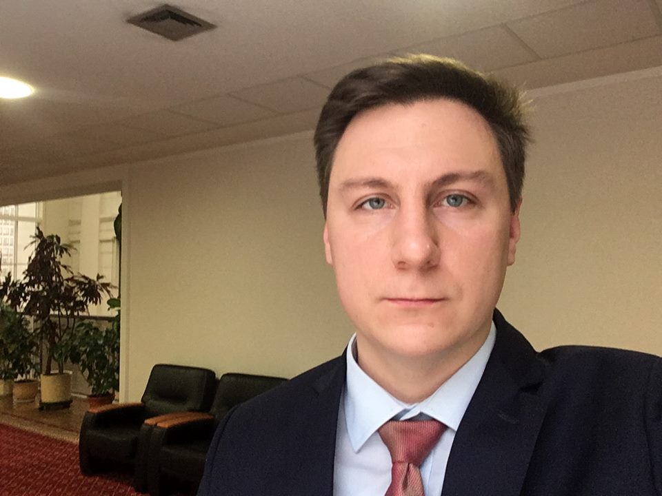 Петербургский правозащитник Передрук сообщил об обыске у его родителей фото ЗакС политика Петербургский правозащитник Передрук сообщил об обыске у его родителей