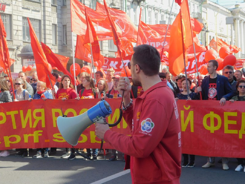 Смольный согласовал КПРФ митинг против повышения цен и тарифов фото ЗакС политика Смольный согласовал КПРФ митинг против повышения цен и тарифов