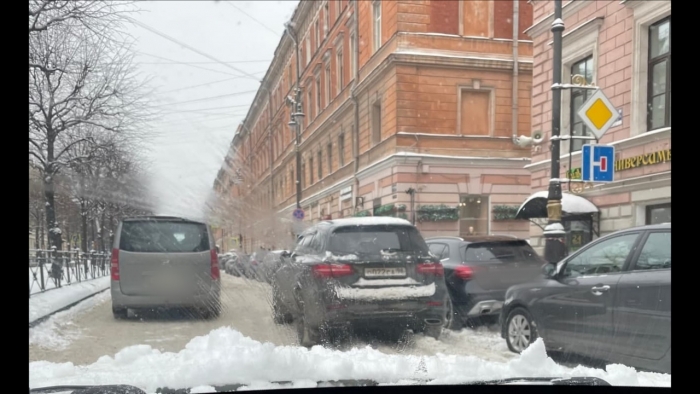 Петербуржцы продолжают фотоохоту за "Мерседесом" Боярского, паркующимся в обход ПДД фото ЗакС политика Петербуржцы продолжают фотоохоту за "Мерседесом" Боярского, паркующимся в обход ПДД