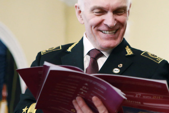 Правозащитники требуют возбудить уголовное дело на научрука Путина Владимира Литвиненко фото ЗакС политика Правозащитники требуют возбудить уголовное дело на научрука Путина Владимира Литвиненко