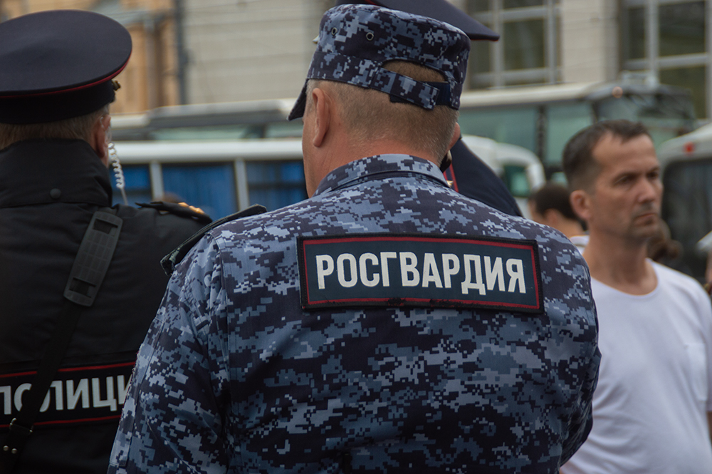 СМИ заметили колонну российских военных автозаков, двигающихся в сторону Белоруссии фото ЗакС политика СМИ заметили колонну российских военных автозаков, двигающихся в сторону Белоруссии