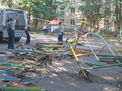 Демонтаж площадки на улице Ленсовета