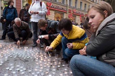 В Петербурге зажгли 334 свечи в память о погибших в Беслане