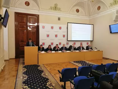 ЗакС пообещал взяться за мусор и снег : ЗакС.Ру : Статьи