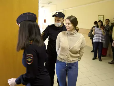 "Они же перед судом гарантируют": Как в Петербурге разрешили выдать Беларуси участницу протестного чата : ЗакС.Ру : Статьи
