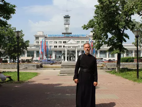 Мятежный батюшка: История отца "виртуального прихода" : ЗакС.Ру : Статьи