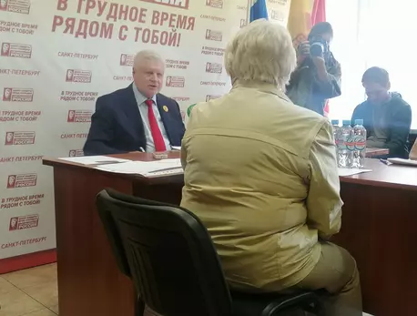 Миронов посмотрел в глаза беженцам : ЗакС.Ру : Статьи