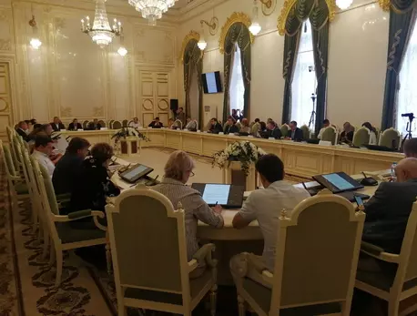 "Стоит только автопром": Смольный отчитался о борьбе за экономику : ЗакС.Ру : Статьи