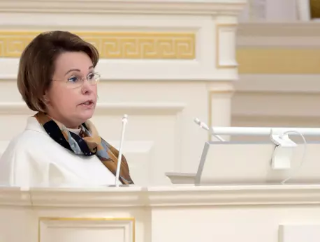Митянина показала депутатам, что смотрят дети : ЗакС.Ру : Статьи