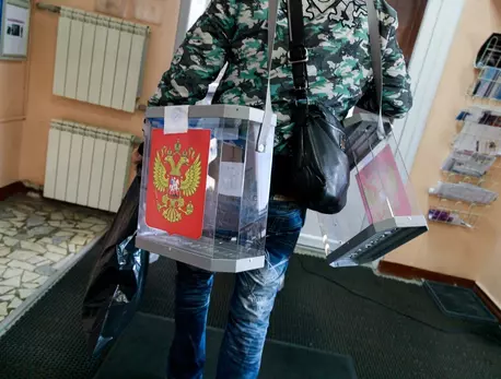 Выборы губернатора Петербурга идут в регионы : ЗакС.Ру : Статьи