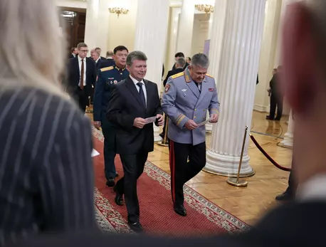 Из УФСИН в Смольный, из Смольного в Эрмитаж : ЗакС.Ру : Статьи