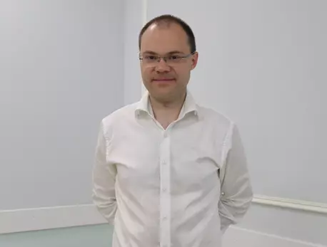 Депутат Малков не смог снять "яблочника" Костика с выборов в ЗакС : ЗакС.Ру : Статьи