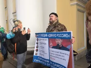 фото ЗакС политика Активисты организовали собрание "Петербург без Беглова" у Гостиного двора 