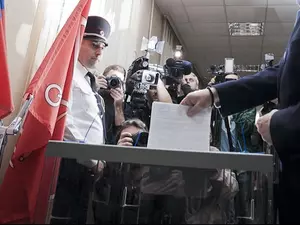 фото ЗакС политика Кандидат из МО "Петровский" заявил, что его подписные листы испортила избирательная комиссия