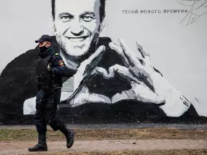 фото ЗакС политика В Петербурге появился граффити-портрет Навального