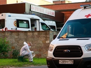 фото ЗакС политика Среди петербуржцев, поступивших в три коронавирусные больницы в ноябре, 20% были привиты
