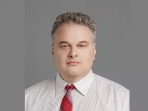 фото ЗакС политика Львов сложил полномочия депутата города Петергоф