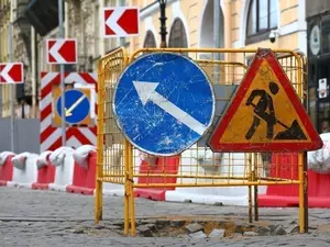 фото ЗакС политика На ремонт дорог в 11 районах Петербурга потратят почти три миллиарда рублей