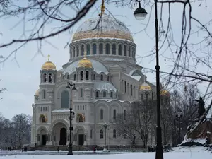 СМИ сообщили об ожогах упавшей в яму петербурженки
