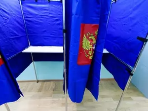 фото ЗакС Активист Александр Виноградов подал документы для участия в выборах губернатора фото ЗакС политика Активист Александр Виноградов подал документы для участия в выборах губернатора