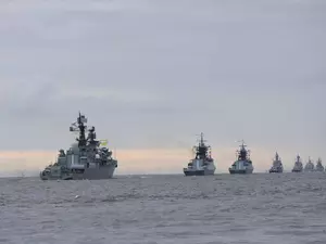 фото ЗакС В Петербурге 16 и 18 июля до утра разведут мосты для репетиции парада ко Дню ВМФ фото ЗакС политика В Петербурге 16 и 18 июля до утра разведут мосты для репетиции парада ко Дню ВМФ