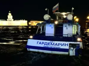 фото ЗакС Около Английской набережной столкнулись теплоходы фото ЗакС политика Около Английской набережной столкнулись теплоходы