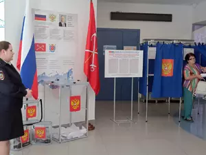 фото ЗакС В 117 УИК явка по выборам губернатора Петербурга превысила 50% фото ЗакС политика В 117 УИК явка по выборам губернатора Петербурга превысила 50%