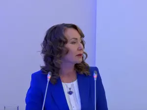 фото ЗакС В Смольном ожидают роста зарплат в Петербурге до 117 тысяч рублей в 2025 году фото ЗакС политика В Смольном ожидают роста зарплат в Петербурге до 117 тысяч рублей в 2025 году