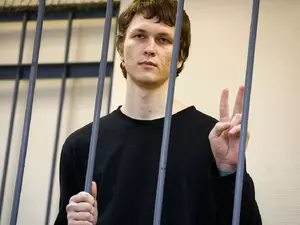 фото ЗакС Осужденный за сожжение чучела в камуфляже может выйти на свободу по УДО фото ЗакС политика Осужденный за сожжение чучела в камуфляже может выйти на свободу по УДО