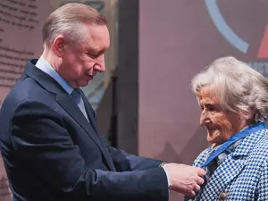 Поздравить одноклассницу с днем рождения красиво