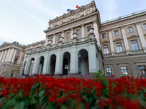 фото ЗакС ЗакС принял закон о дополнительном отпуске для опытных муниципалов фото ЗакС политика ЗакС принял закон о дополнительном отпуске для опытных муниципалов