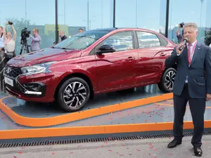 : Lada Iskra      