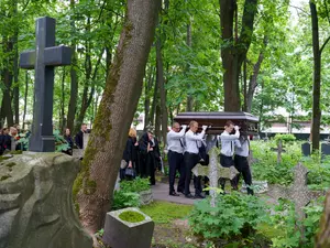 фото ЗакС На Смоленском кладбище хоронят Романа Старовойта фото ЗакС политика На Смоленском кладбище хоронят Романа Старовойта