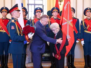 фото ЗакС Беглов вручил Алисе Фрейндлих орден "За заслуги перед Отечеством" фото ЗакС политика Беглов вручил Алисе Фрейндлих орден "За заслуги перед Отечеством"
