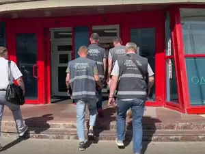 фото ЗакС ККИ демонтирует торговый центр у станции метро "Приморская" фото ЗакС политика ККИ демонтирует торговый центр у станции метро "Приморская"