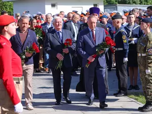 фото ЗакС Беглов и Бельский почтили память жертв трагедии в Беслане фото ЗакС политика Беглов и Бельский почтили память жертв трагедии в Беслане