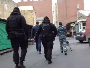 фото ЗакС Полиция искала нелегалов на Сенном рынке фото ЗакС политика Полиция искала нелегалов на Сенном рынке