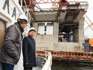 Беглов с воды осмотрел строительство Большого Смоленского моста