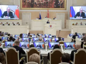 Кадры: Заседание ЗакСа 29 октября