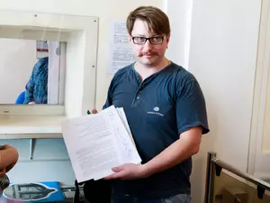 С рабочего взыскали компенсацию за избиение градозащитника Мухина