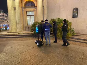 Чиновники с полицией проверили уличных музыкантов в Петербурге