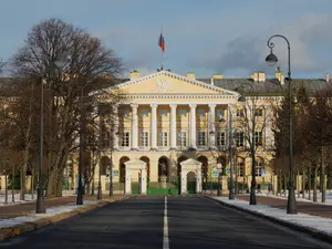 Смольный выдаст субсидии предприятиям на аренду жилья для иногородних работников