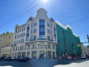 Вандалы изрисовали доходный дом П.Т. Бадаева